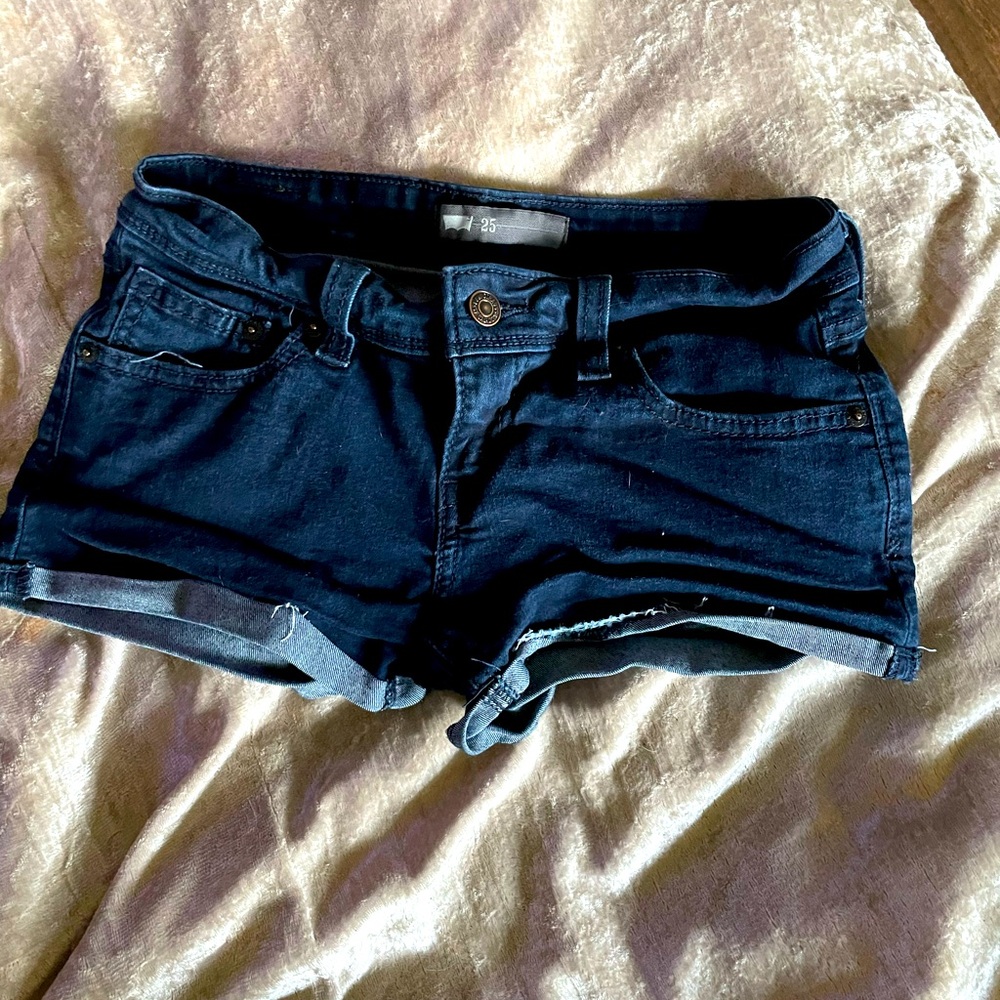 Dark wash low rise Levi’s shorts